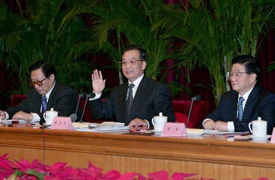 温家宝:大力发展职业教育 加快培养高技能人才