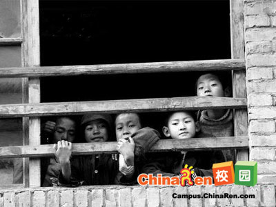 新年第一天的震撼：农村孩子的午饭(组图)