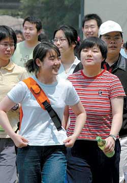 2005年高招四大变化 高考档案首增诚信记录(图)